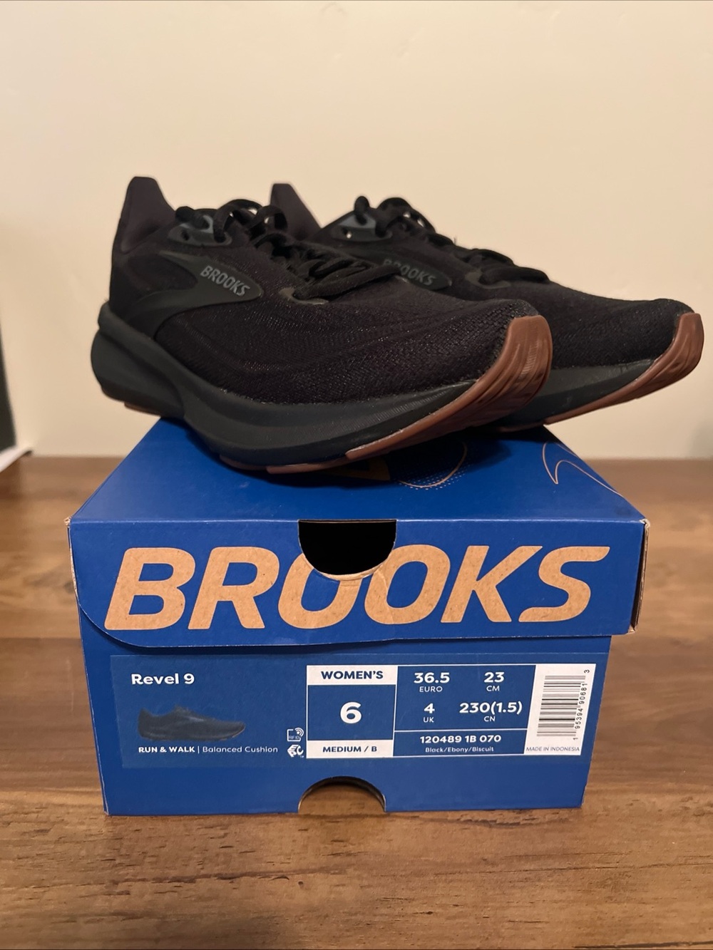 Brooks Revel 9 Womens Black Running Shoes with Brown Outsole